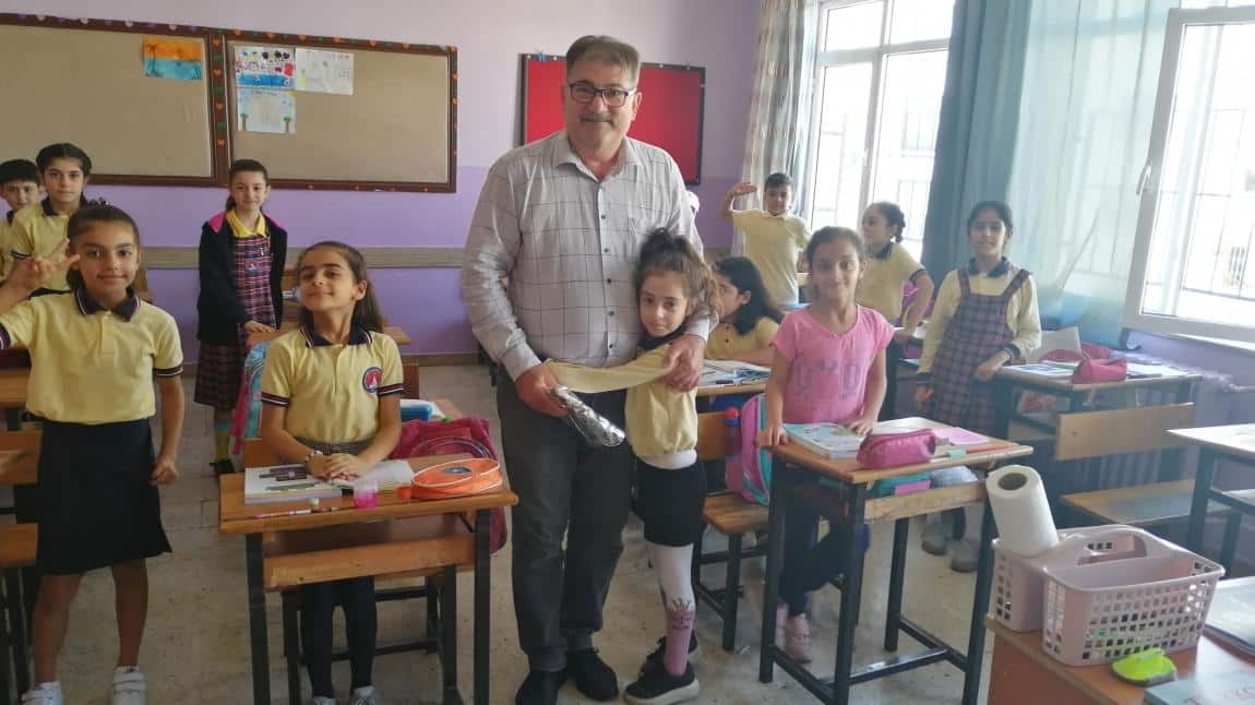 Kocatepe Mehmet Lütfiye Dönmez Ailesi Olarak Okulumuzda  Her Öğrencinin Doğum Günü Kutlanıyor